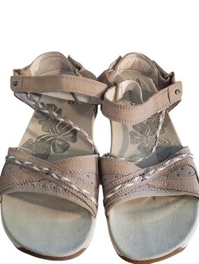 Merrell Violetta Aircushion Walking sandals - 8.        A70